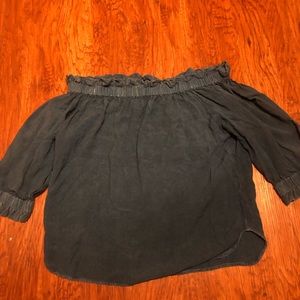 Off shoulders blouse